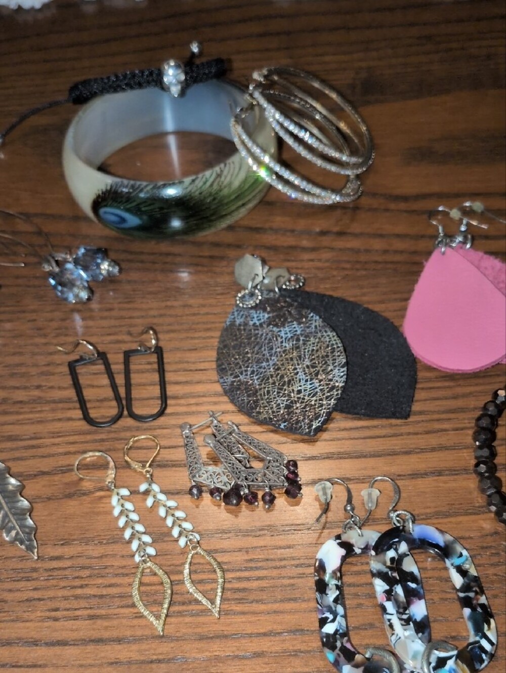Lot Assorted Women’s Jewelry Set - Pink, Black, Multicolor Earrings & Bracelets - Picture 8 of 17